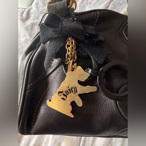 RARE FIND: Y2K 2008 Juicy Couture Black leather handbag w/quilted heart design - Picture 2 of 7